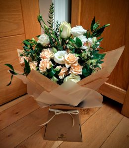Example of a Hand tie peach and cream (Gallery)